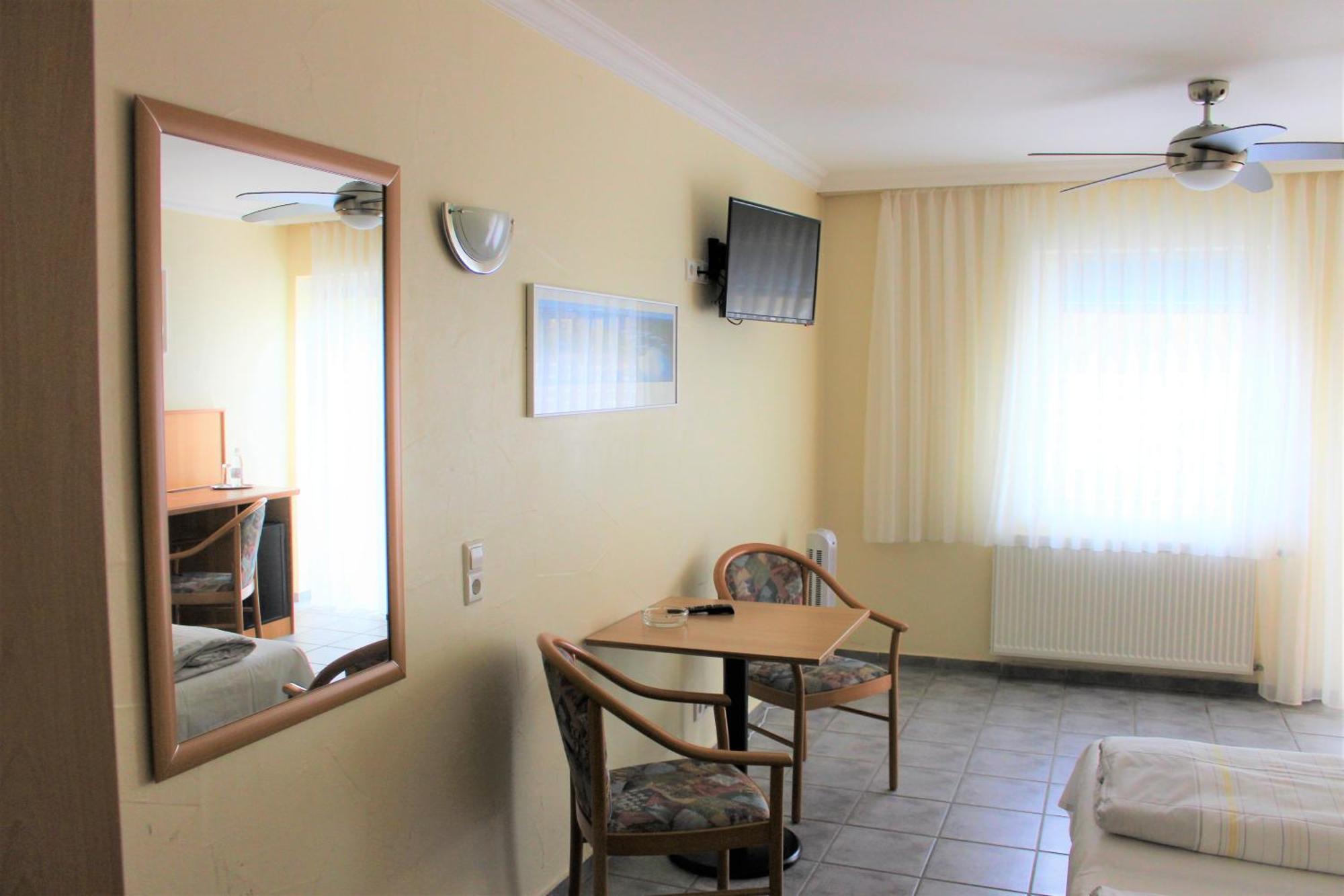 Hotel America Ramstein-Miesenbach Habitación foto
